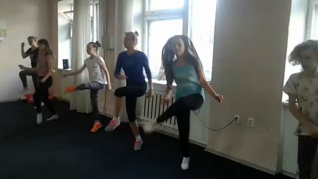 Вид танцев зумба/ танцуем во всю!