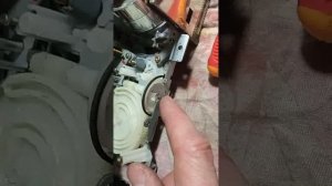 обратная зборка видео плеера FUNAI , замена пасика выбро?