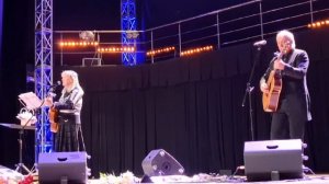 Жанна Бичевская поет песни иеромонаха Романа