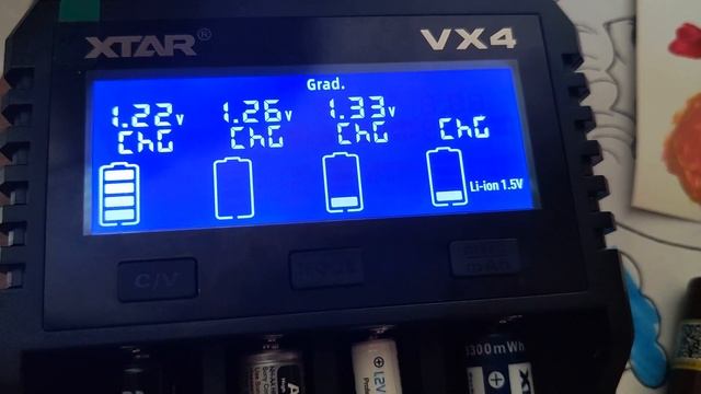 Обзор универсальной зарядки XTAR VX4 - от ААА до 21700/32650, те? смотреть онлайн