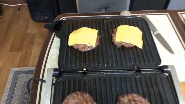 ЧЕТВЕРНОЙ КВАДРАТНЫЙ СЭНДВИЧ БУРГЕР!