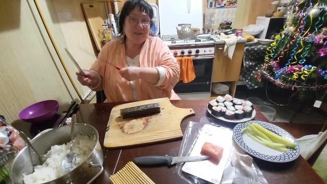 Суши,  люблю их готовить, а кушать кушать тем более.❤️