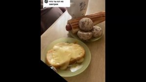 Виталий, что вы ели на завтрак, булочка сосискою