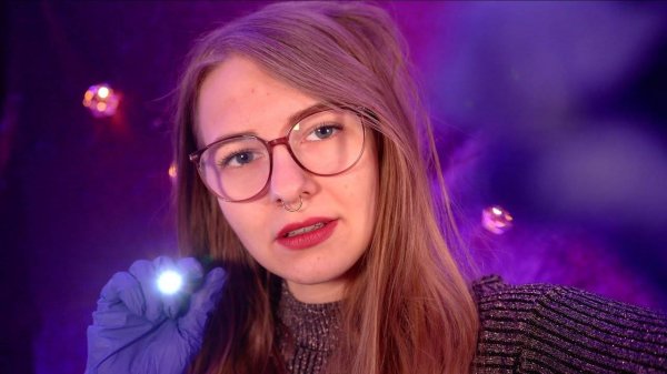 Извлечение инородного тела из глаза (личное внимание, выщипывание пинцетом, свет | Stardust ASMR