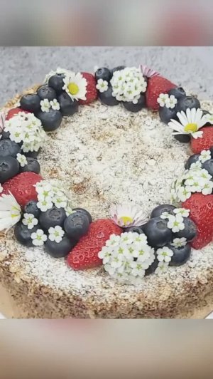 Наполеон, который взрывается ягодной кислинкой! 💥💜 #хочуторт #shorts