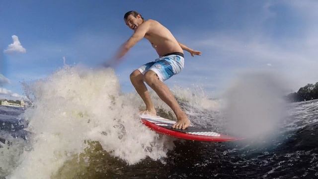 Вейксерфинг в школе Wake Team на акватории Химкинского водохранилища в Москве смотреть онлайн