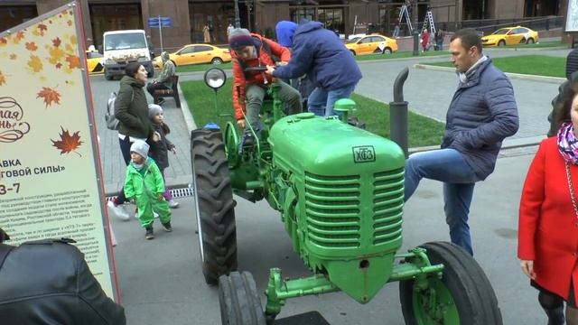 Выставка тракторов - "Золотая осень - 2019" смотреть онлайн