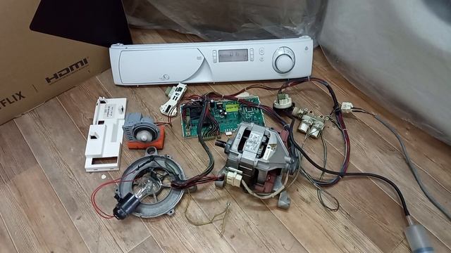 Модуль сма Indesit/Ariston 215008125.00 ( 215008137 micro 2.74) Ariston AVSD 107 " 30' " 3 смотреть онлайн