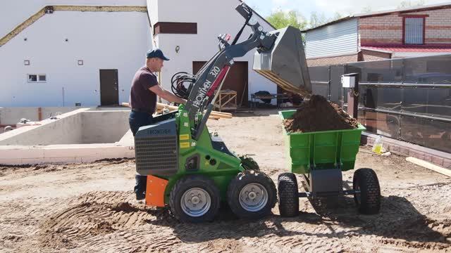 Видеоотзыв. FRONTMEN с прицепом самосвальным на стройке смотреть онлайн