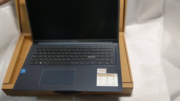 Распаковка Asus Vivobook 17 X1704VA