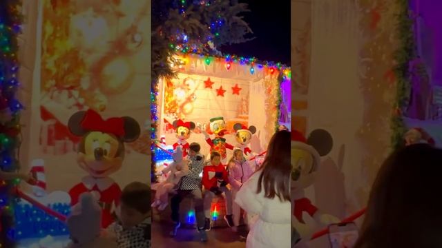 Где в Нью Йорке самая Крутая иллюминация на Новый Год?