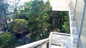 АБХАЗИЯ_2022_СУХУМ-ОТЕЛЬ_МВО-СУХУМ_ВИДЫ-ИЗ-КОРПУСА-БРИЗ