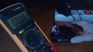 Почему падает напряжение аккумулятора без нагрузки