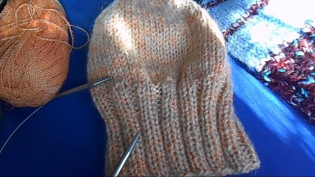 Две шапочки одним узором - Схема вязания спицами