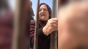 Бабка батоны АХУИ.......!!!