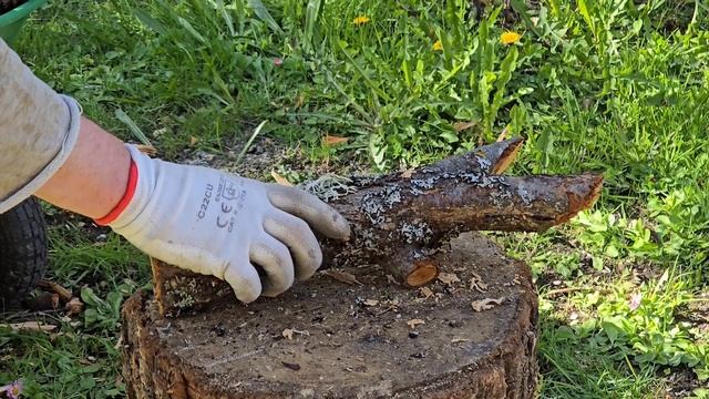 Дровокол лёжа. Как колун Fiskars справляется с кривыми пе? смотреть онлайн