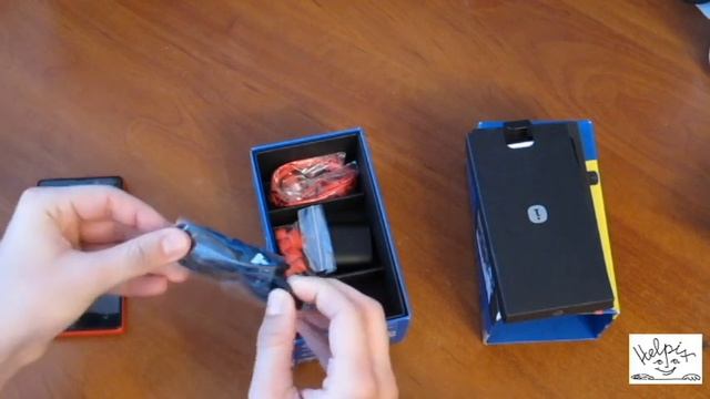 Обзор Nokia Lumia 820 на Helpix.ru - Распаковка аппарата смотреть онлайн
