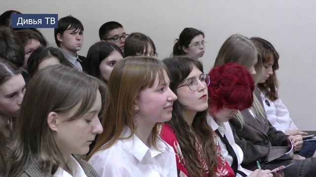 Тихвинские школьники узнали, как создавать контент и получать за это деньги смотреть онлайн