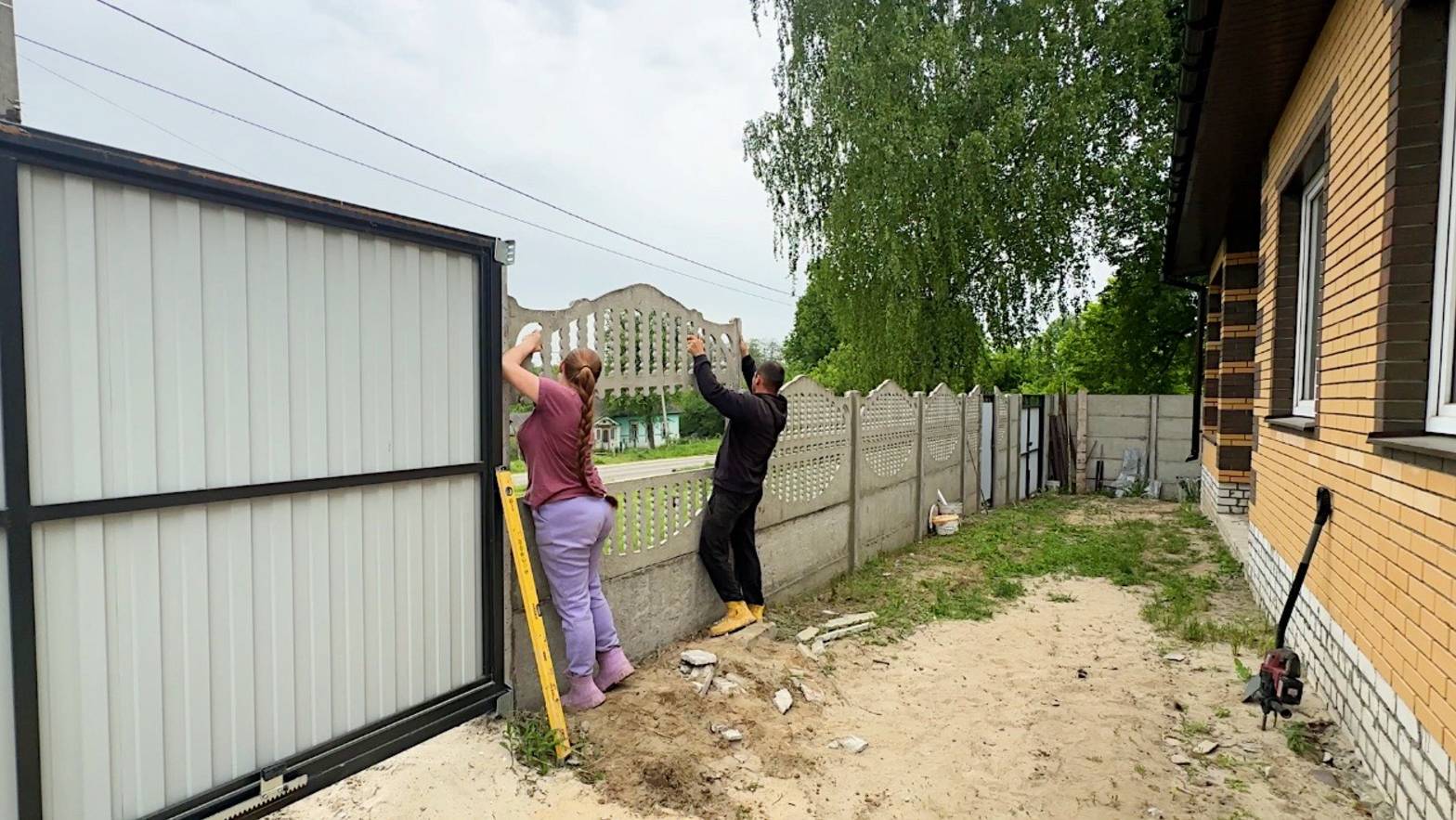 Пришлось сломать новый забор. Зачем мы это делаем? Перестройка старого дома. Как это было? смотреть онлайн