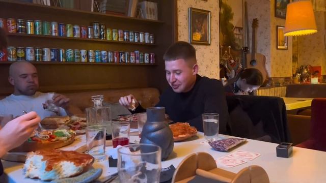 СЪЕЛИ 3 БУРГЕРА ПО 3 КГ? ОН СМОГ??? FOOD CHALLENGE. GRANNY’S BAR.