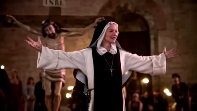 Монахиня не знала что её снимает камера. Посмотрите, ч?