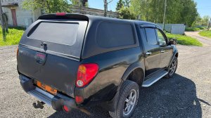 Кунг модели SKAT1 в чёрном грунте установлен на пикап Mitsubishi L200 Triton 4 поколения