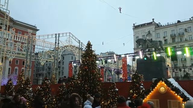 Путешествие в Рождество 2020, Тверская, канатоходцы смотреть онлайн