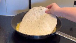 Тортилья с сыром и яйцами. Вкусный  и сытный завтрак.