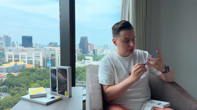 Распаковка iPhone 16 Pro Max в Тайланде (c сюрпризом) смотреть онлайн