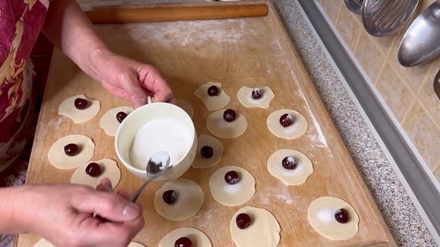 ВАРЕНИКИ З ВИШНЕЮ ТА ЯГОДАМИ! ТРИ ЦІКАВІ ТА ПРОСТІ ВАР?