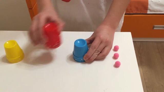 Фокус со стаканами и шариком