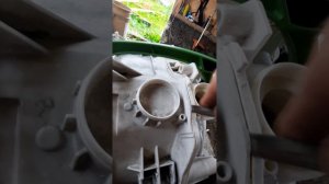 Индезит. Пилим бак пилкой по металлу.#ремонтстиральны?