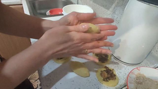 Пюрешка превращаетсяяяяяя.......во вкусные зразы