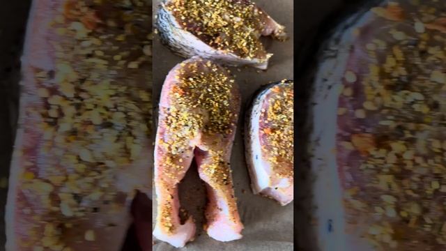 СОКОВИТИЙ ТА ПРОСТИЙ РЕЦЕПТ СТЕЙКА З ТОВСТОЛОБА В ДУХ? смотреть онлайн