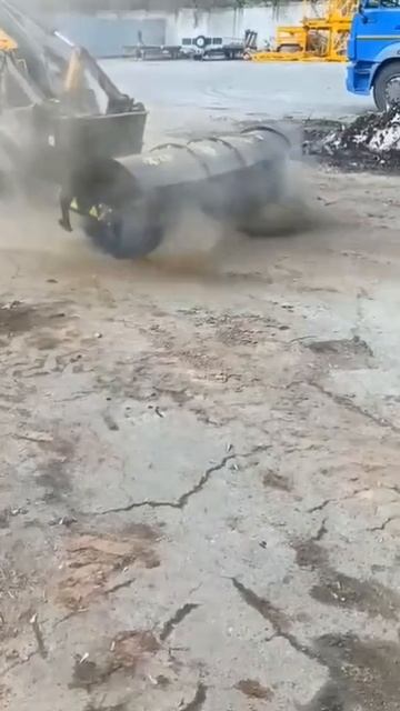 Щетка Exten EC2400/700 и быстросъема фронтального ковша Exten ЕН1 на экскаваторе погрузчике MST 644 смотреть онлайн