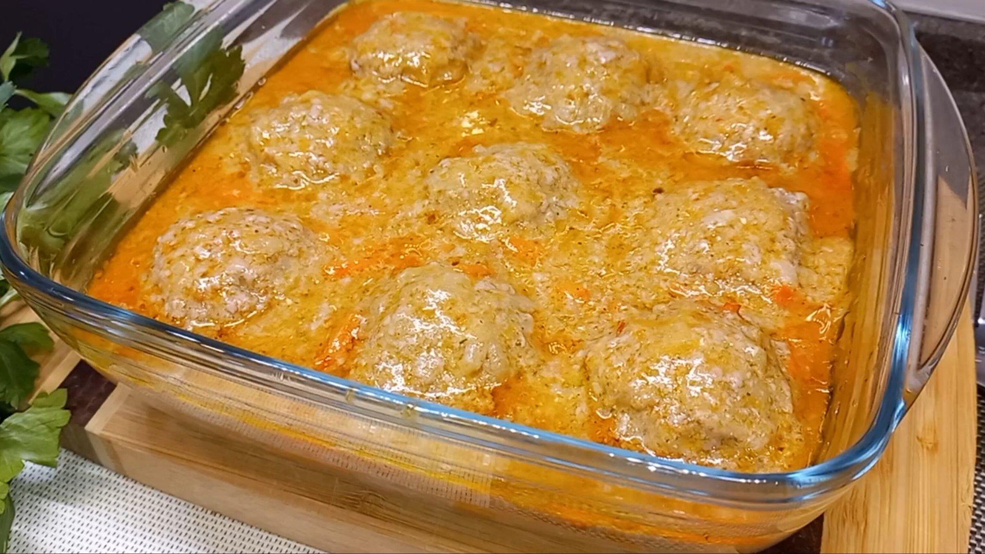 Вкусные нежные МЯСНЫЕ ТЕФТЕЛИ с подливкой в духовке Это лучший рецепт Тефтелей! смотреть онлайн