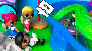 В БАССЕЙНЕ КИКИМОРА БОЛОТНАЯ🐱🐉КУКЛЫ ЛОЛ LOL сюрприз Смешная история мультики ДАРИНЕЛКА