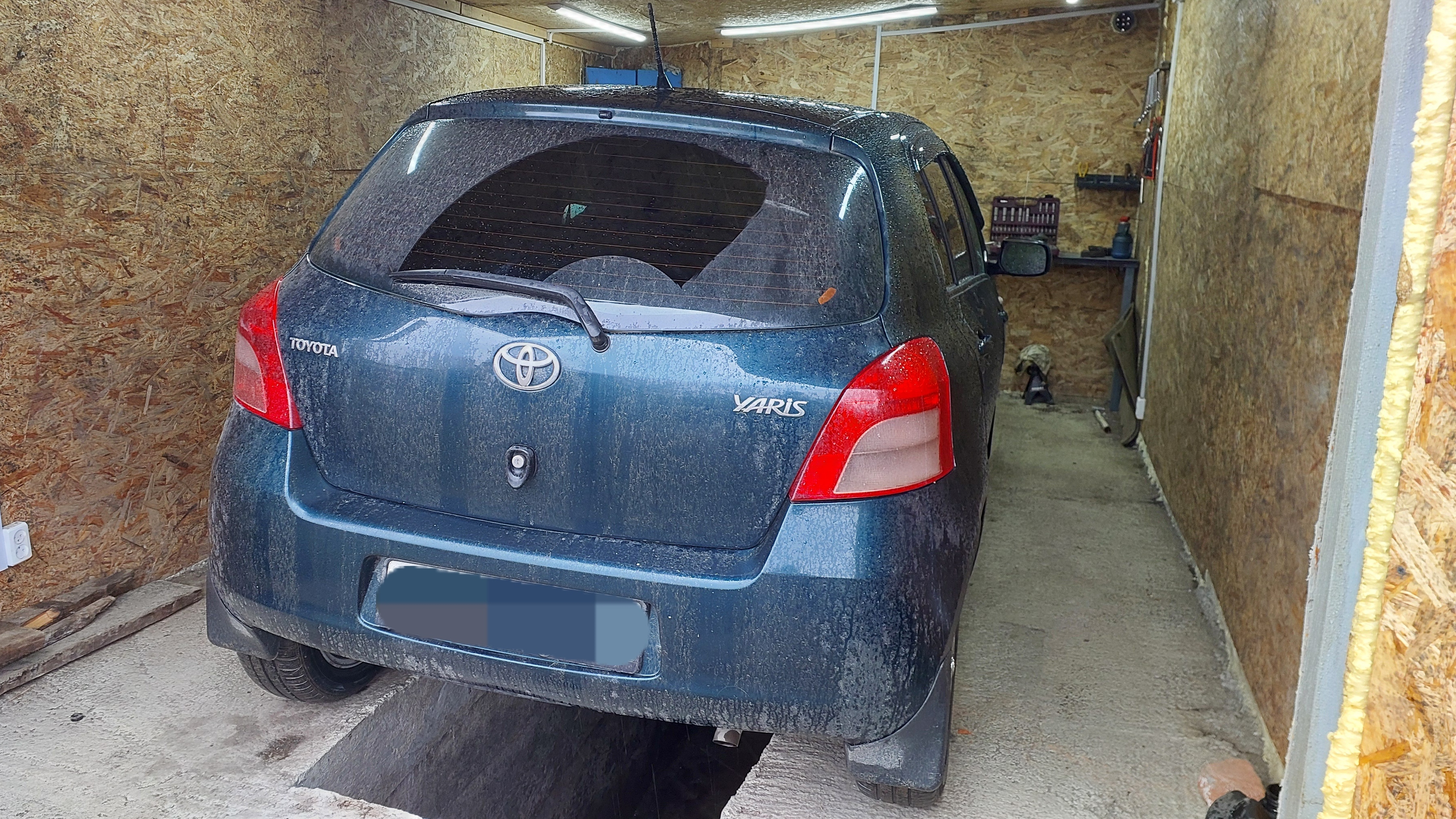 Будни в гараже. Замена передних ступичных подшипников на Toyota YARIS. смотреть онлайн