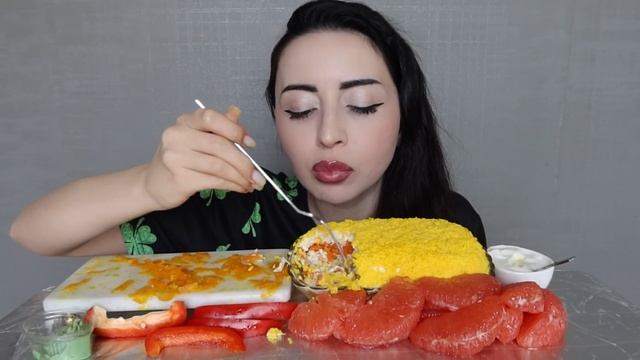 БЛОГЕРЫ ПОПРОШАЙКИ 🥴 СТЫДНО MUKBANG 💛 Ayka Emilly смотреть онлайн