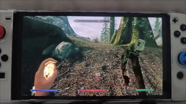 Играем в портативе Skyrim. Nintendo Switch Oled смотреть онлайн