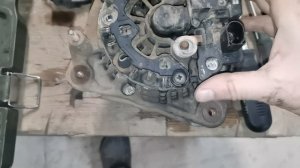 Фольксваген Т5 нет зарядки. Как легко снять генератор ?
