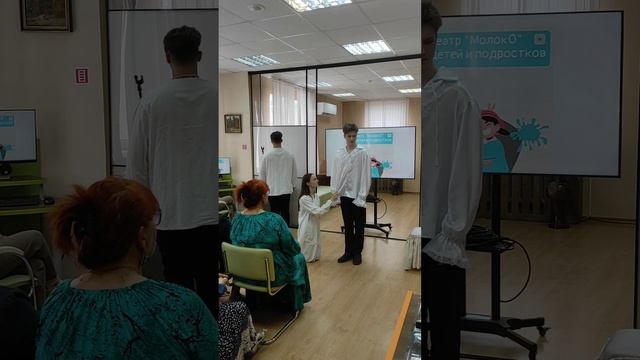 Поздравляем Центральную библиотеку им. Николая Островского с днём библиотек! Актёры театра «Молоко». смотреть онлайн