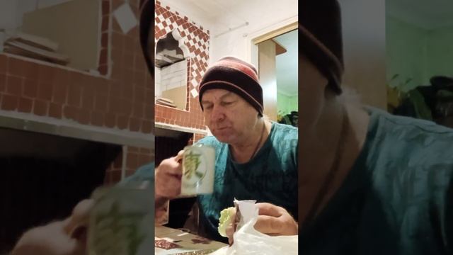 На десерт зефир, шоколадка с начинкой и цикорий с моло?