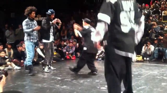 (Хип-хоП БатЛ) лучшие Juste Debout Japon LES TWINS Semi Final 2011 1 11 tokyo hip hop смотреть онлайн