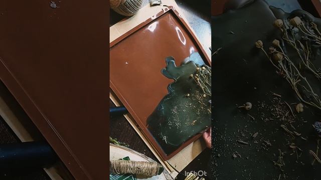 Процесс создания катаной свечи с травами 