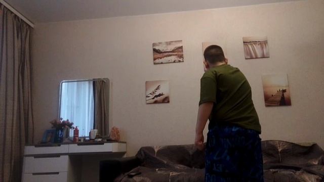 Я играю ëську котикам который он ловит бантик 😅😅😅 ролик 2025 г. 🐱 смотреть онлайн