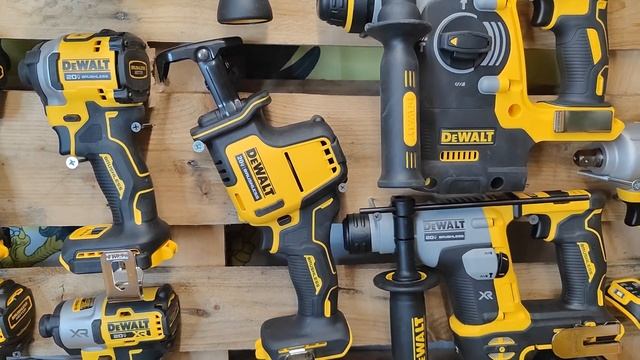 Чёрно жёлтый натюрморт