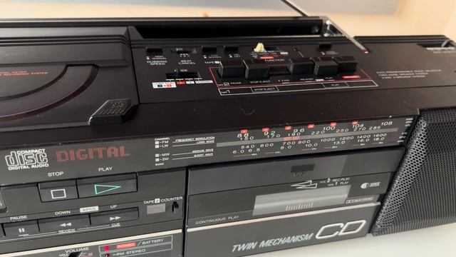 Sharp WQ-CD15H Twin с CD (1986) 4K смотреть онлайн