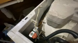 Стиральная машина без конца набирает воду. Нашел прич?