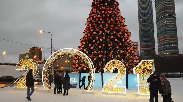 Медведи у парка Акведук 2021 смотреть онлайн